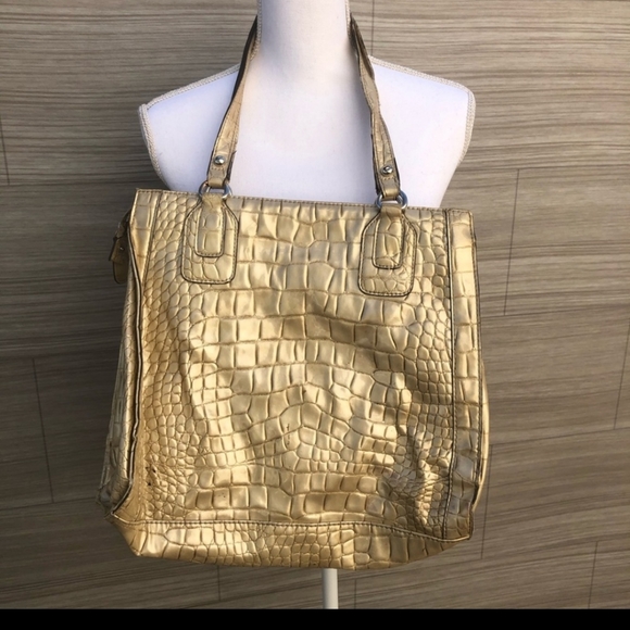 Guess purse - Picture 4 of 4